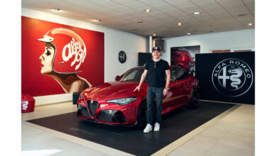 Photo of Valtteri Bottas picks up his Giulia GTAm